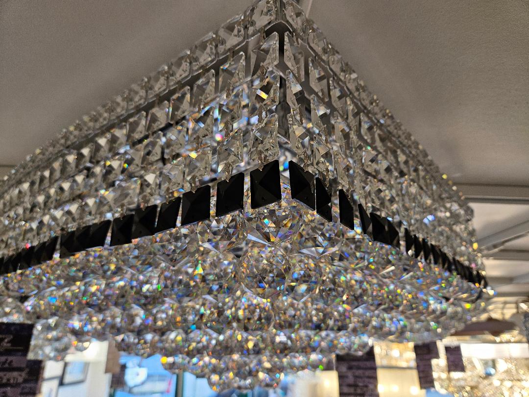 Klarpyramide Flush 12-Light Pyramid Chandelier